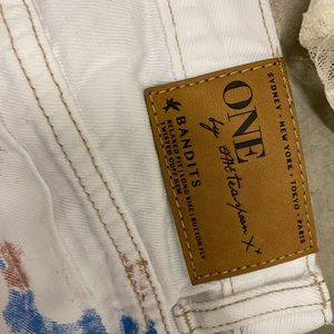 One Jean short